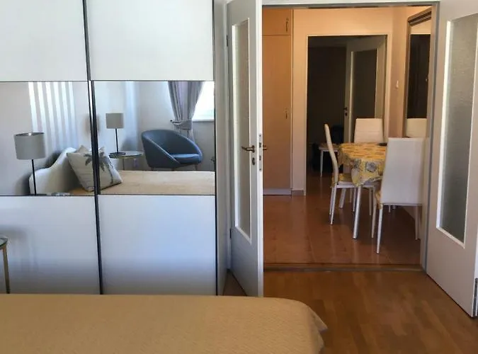 아파트 Britannica *